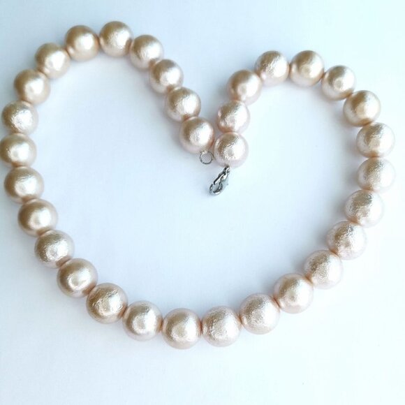 NEW Blush Pink faux Tahitian Pearl necklace - Picture 2 of 3